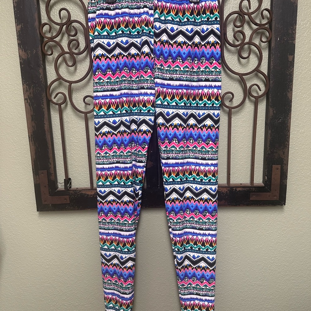 Always Colorful Patterned plus Leggings - Picture 2 of 6